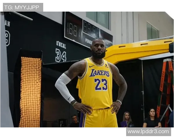 湖人主场大胜掘金，浓眉26+12+5，詹皇轻松三双带队逆转！