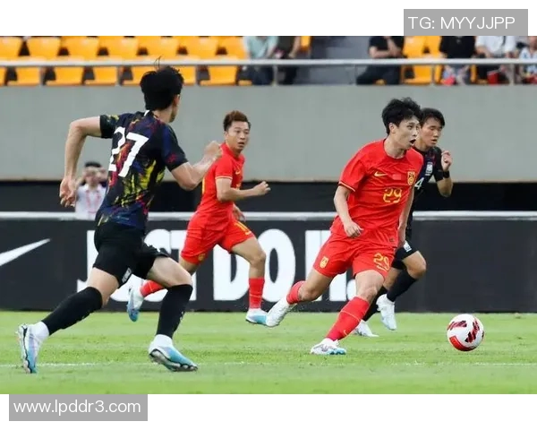 男足国家队备战世预赛，教练组调整战术布局力争取得好成绩